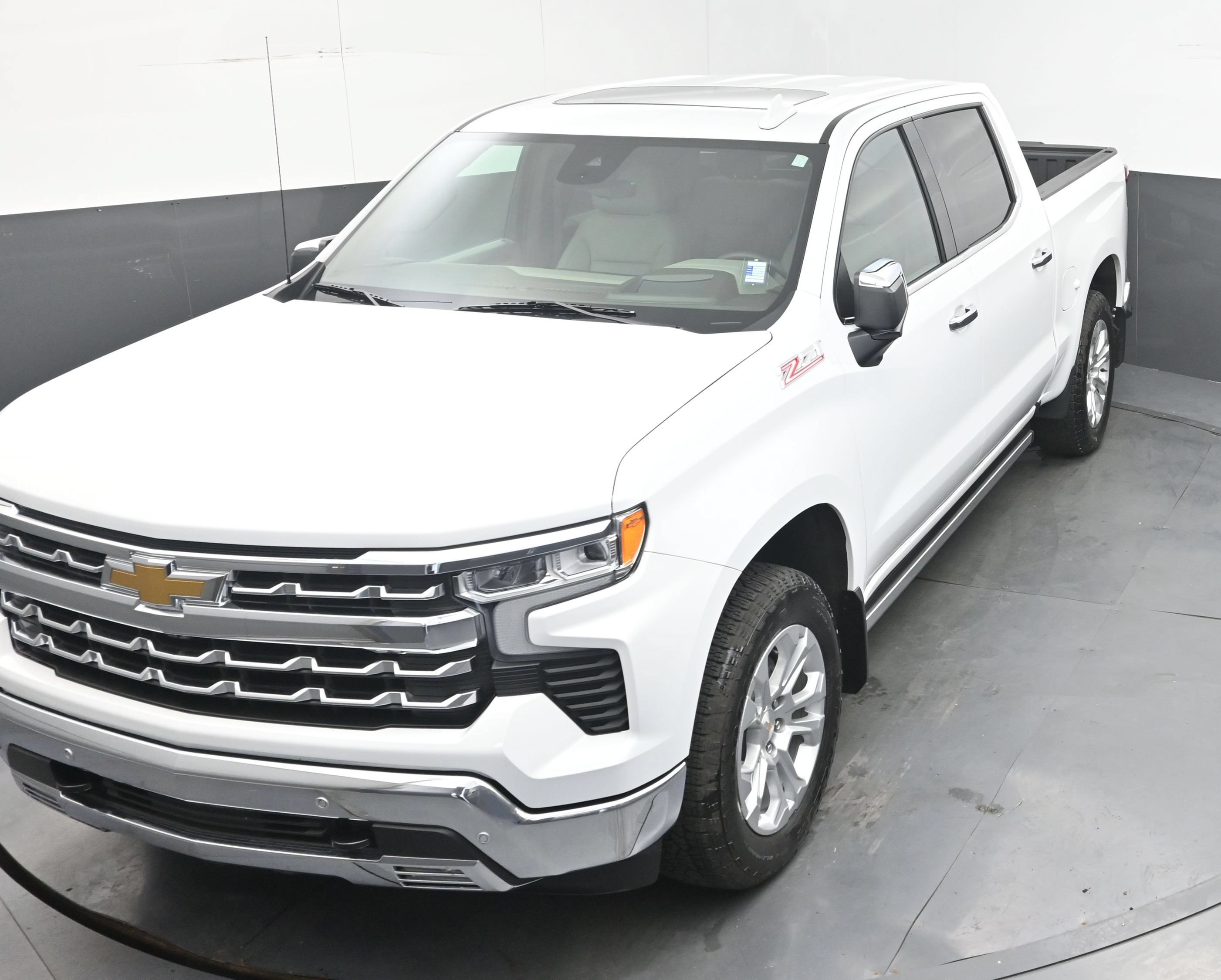 Used 2025 Chevrolet Silverado 1500 LTZ w/ LTZ Premium Package AWD/4WD image 29