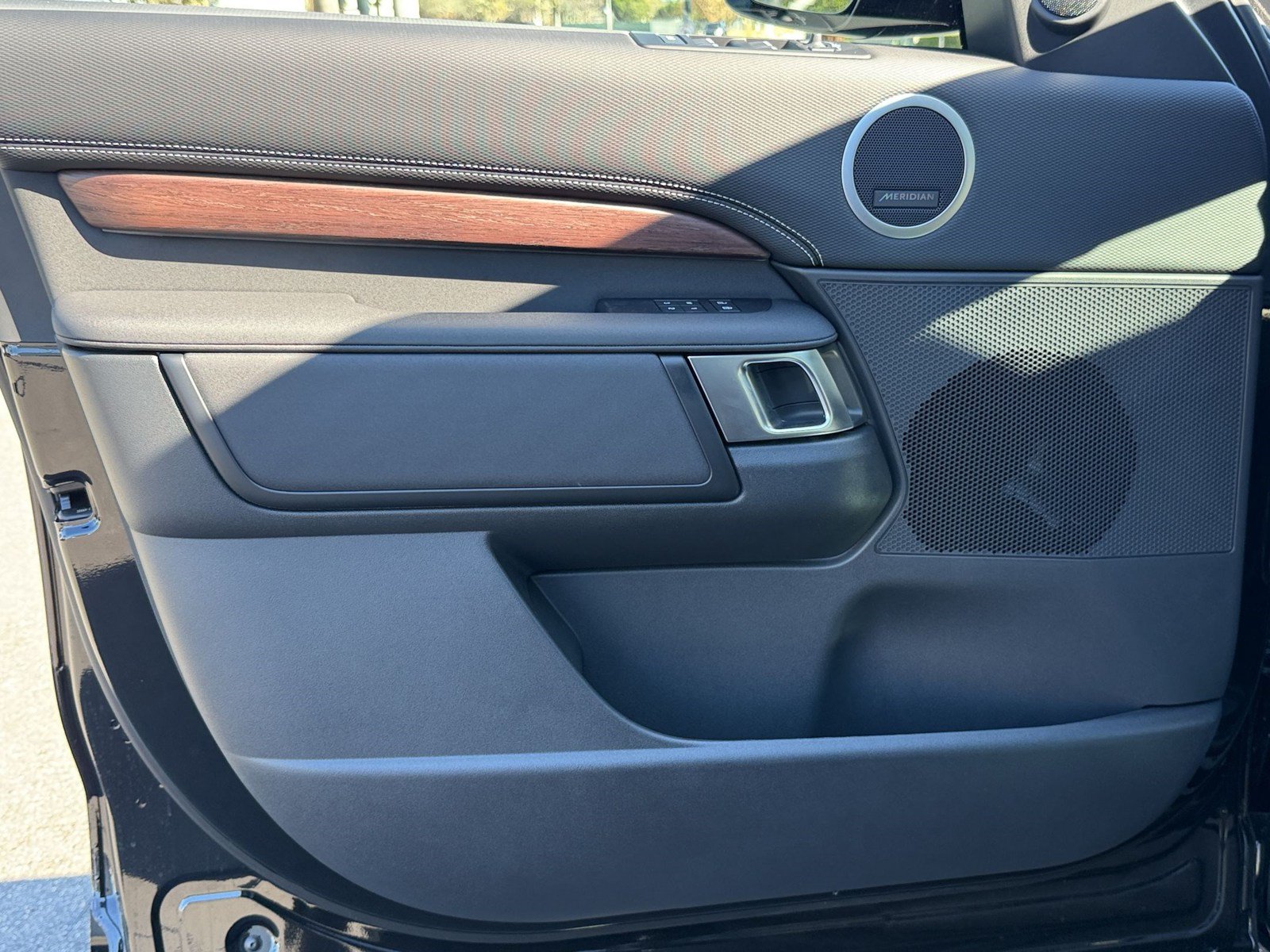 New 2026 Land Rover Discovery Dynamic SE AWD/4WD image 14