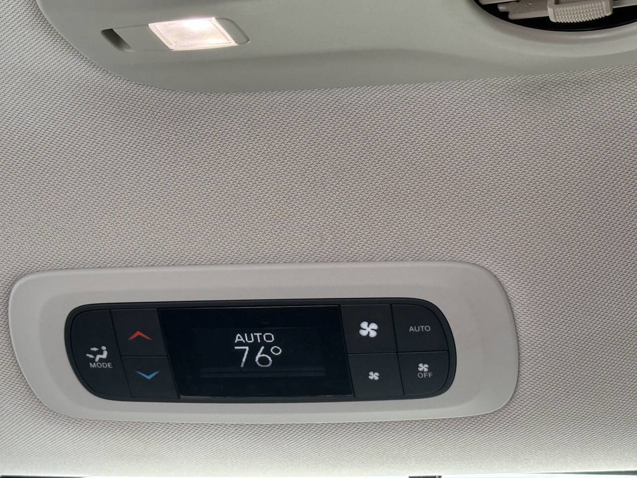 Used 2020 Chrysler Pacifica Touring-L FWD image 35