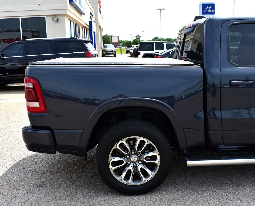 Used 2019 RAM 1500 Laramie AWD/4WD image 11