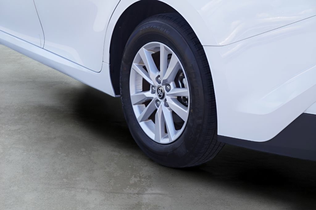 Used 2025 Toyota Camry LE image 9