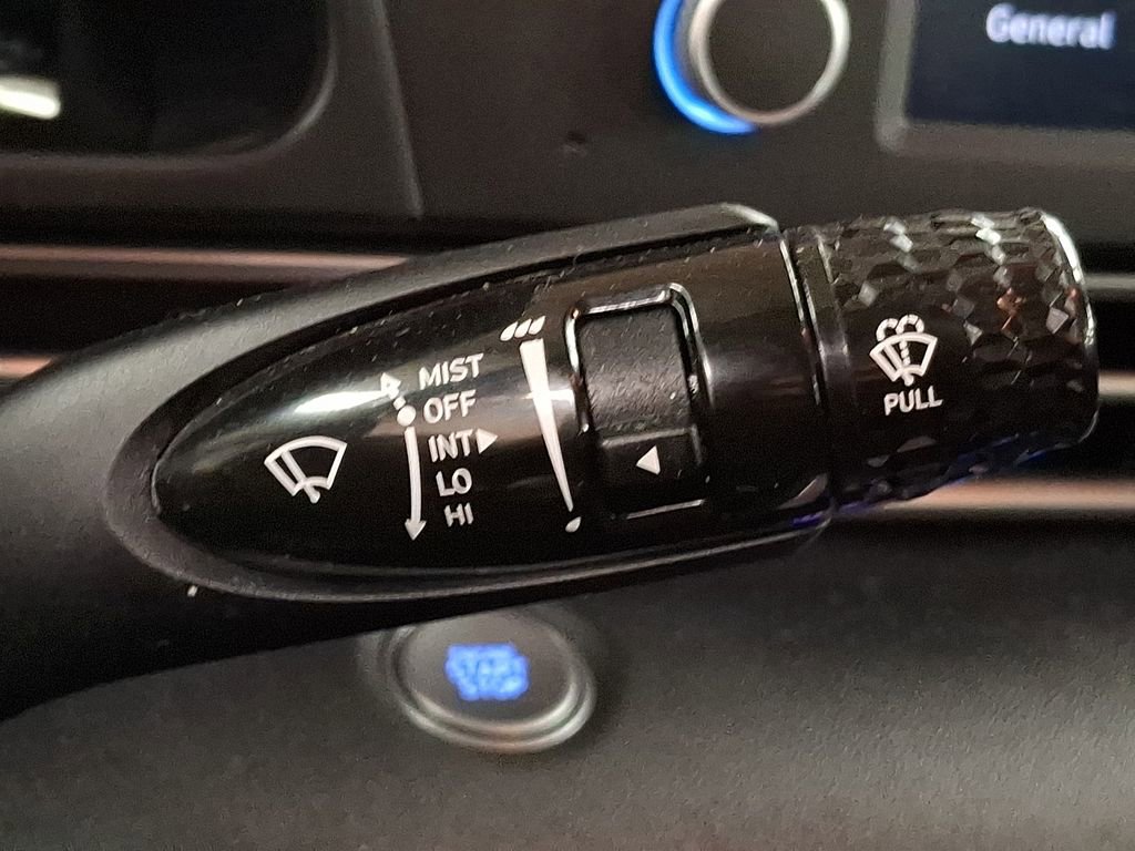 Used 2023 Hyundai Elantra SEL image 22