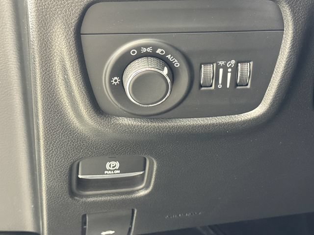 Used 2023 Jeep Grand Cherokee Altitude AWD/4WD image 17