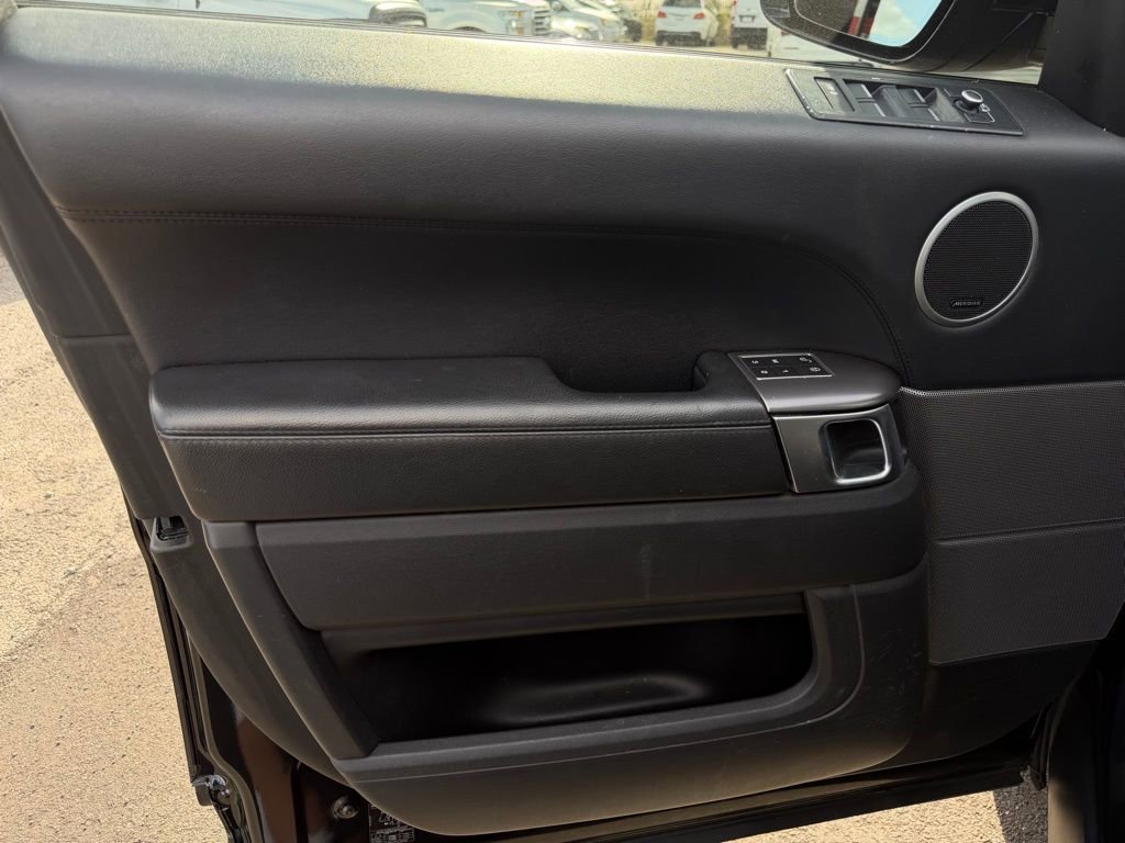 Used 2016 Land Rover Range Rover Sport SE image 12