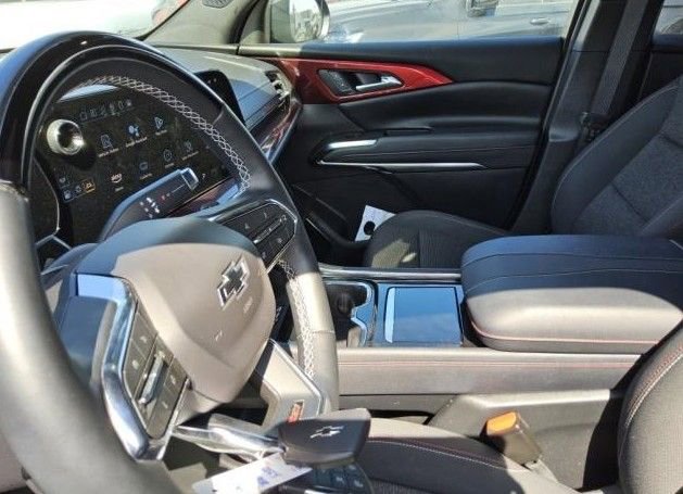 Used 2024 Chevrolet Traverse Z71 w/ Enhanced Driving Package image 6