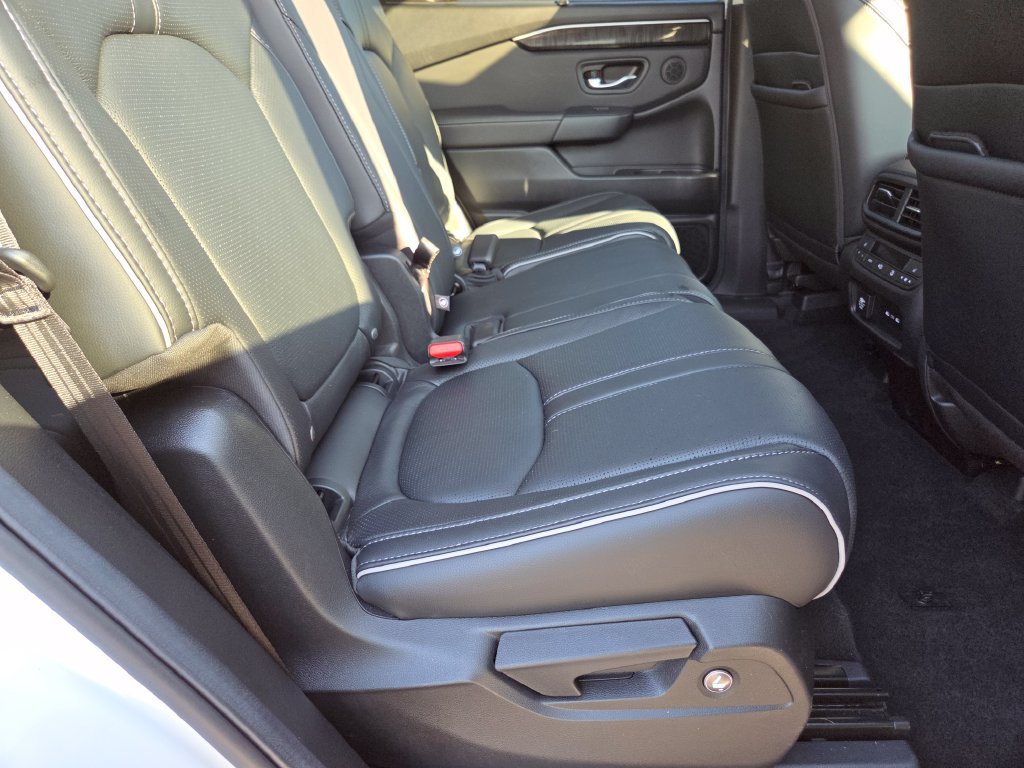 Certified 2025 Honda Pilot Elite image 34