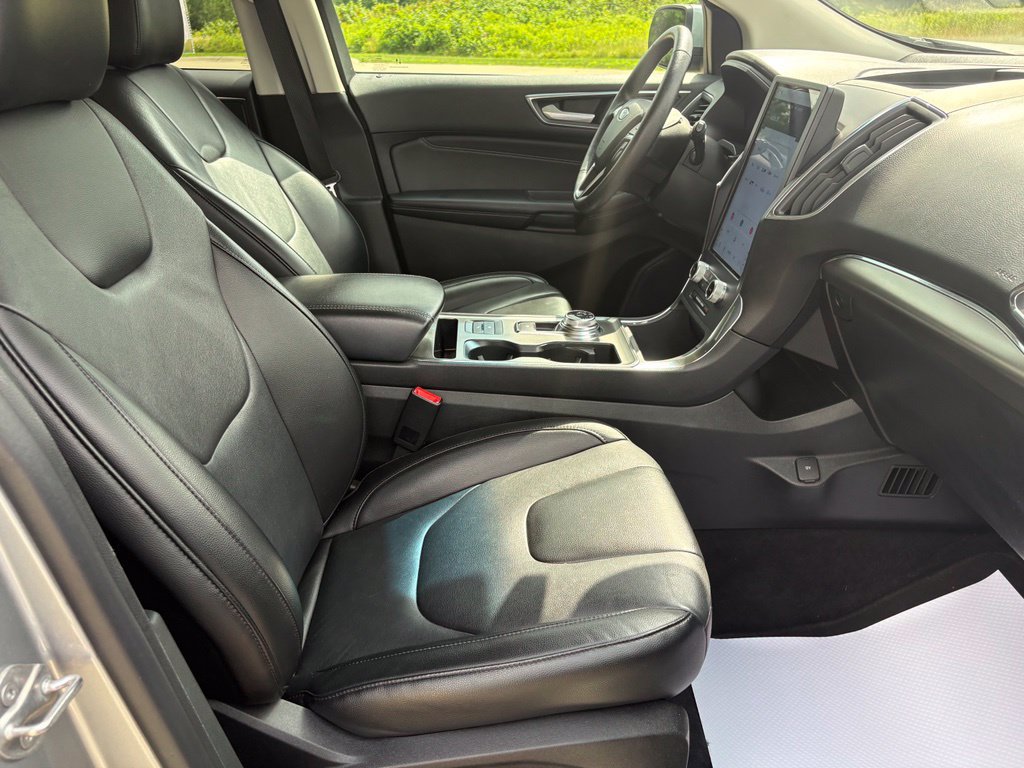 Used 2022 Ford Edge Titanium AWD/4WD image 32