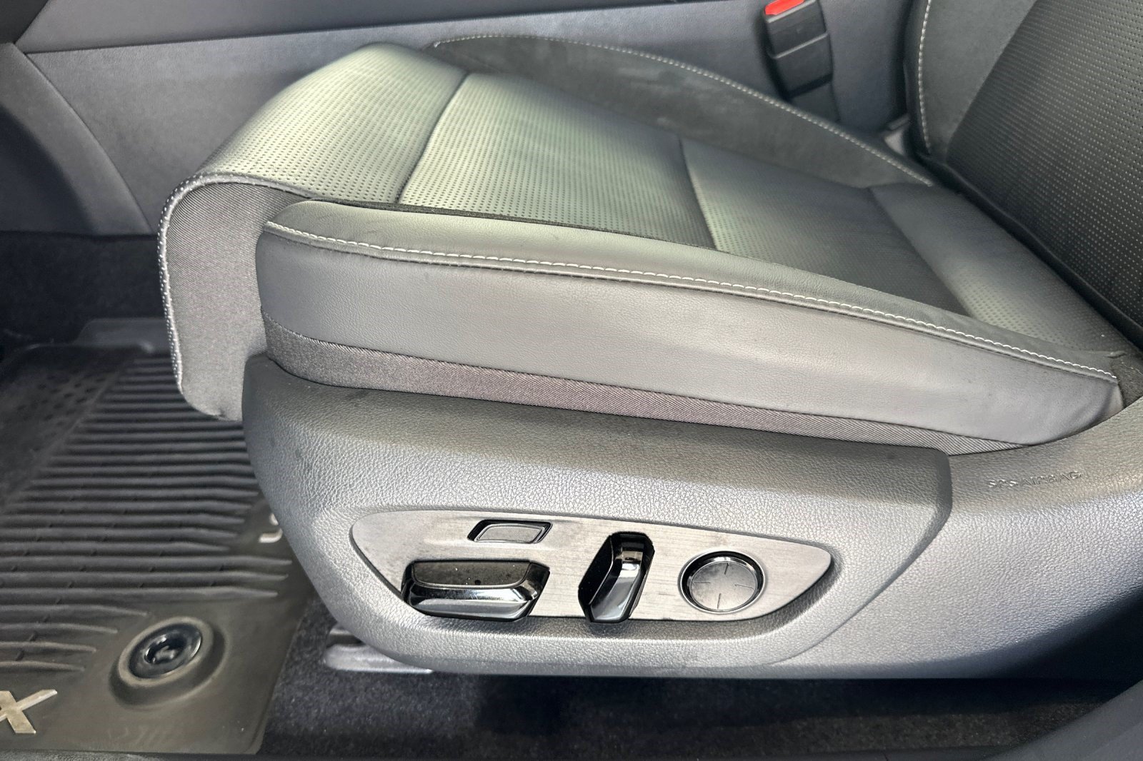 Certified 2025 Lexus RX 450h AWD w/ Luxury Package image 14