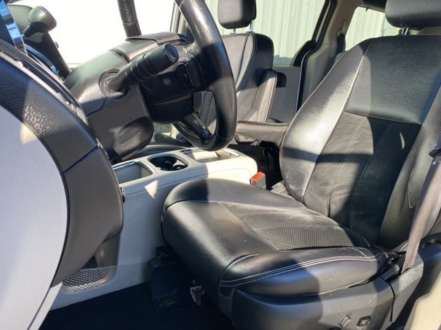 Used 2017 Dodge Grand Caravan SXT w/ Driver Convenience Group image 26