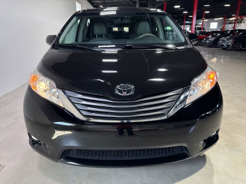 Used 2012 Toyota Sienna XLE w/ Premium Pkg AWD/4WD image 9