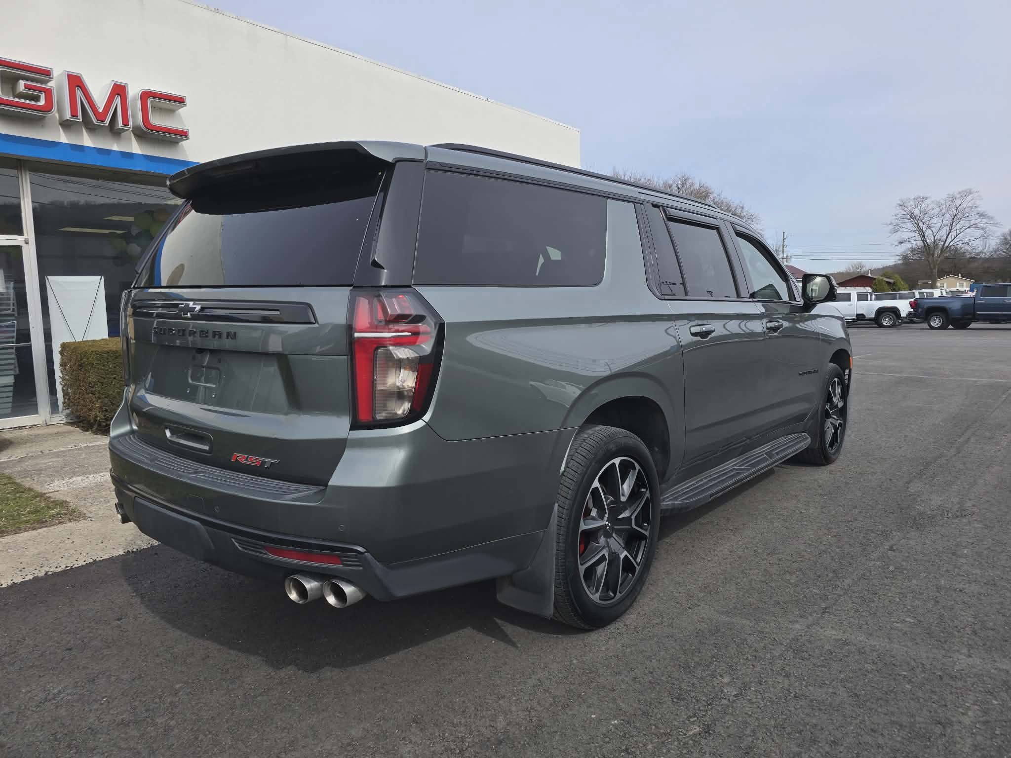 Used 2023 Chevrolet Suburban RST w/ Sport Performance Package image 3