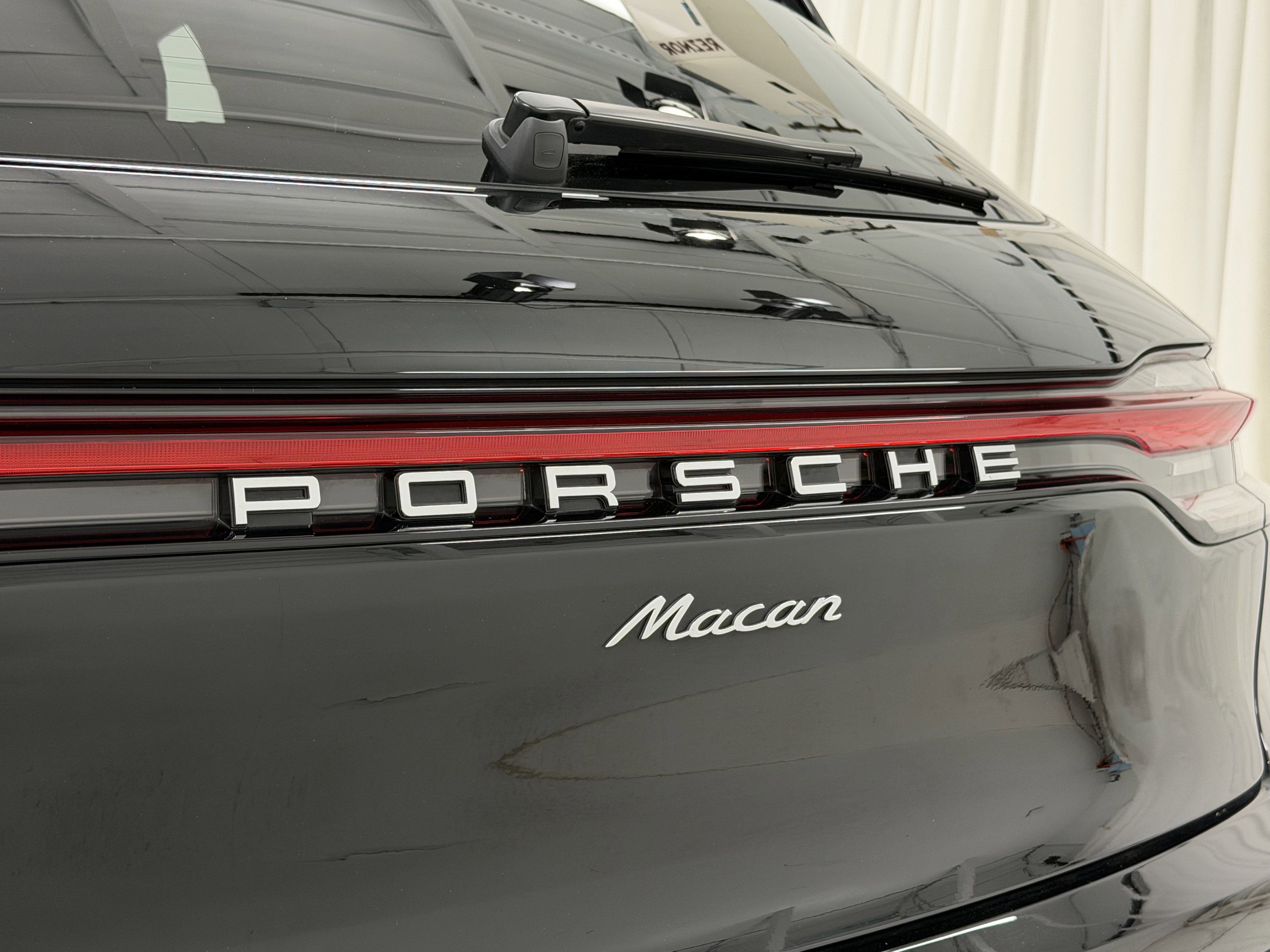 Certified 2025 Porsche Macan image 63