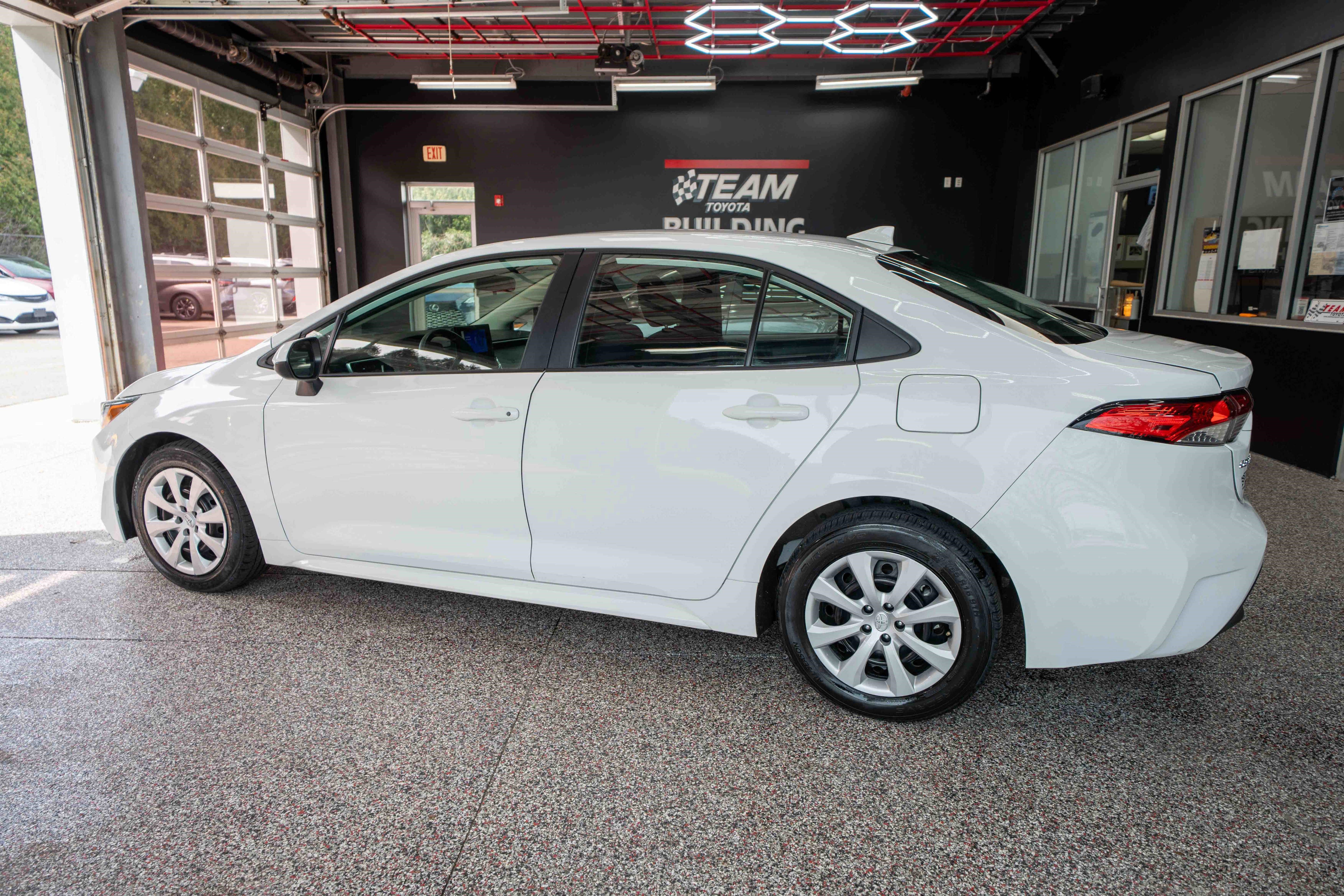 Used 2024 Toyota Corolla LE image 2