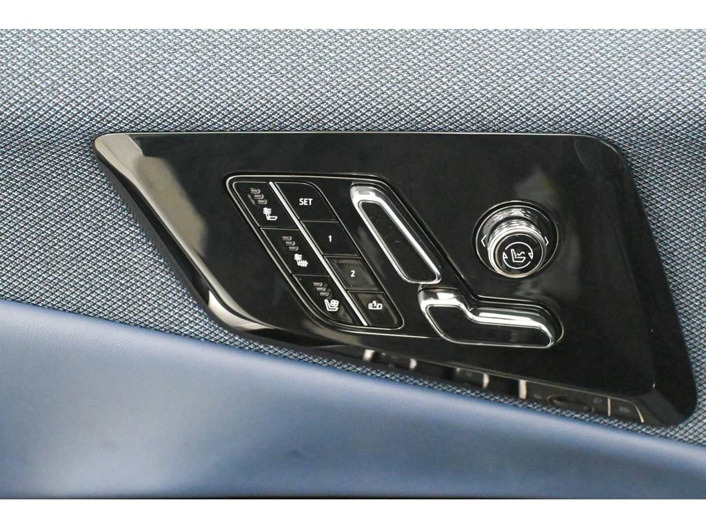 New 2026 Cadillac Optiq Luxury 2 image 17