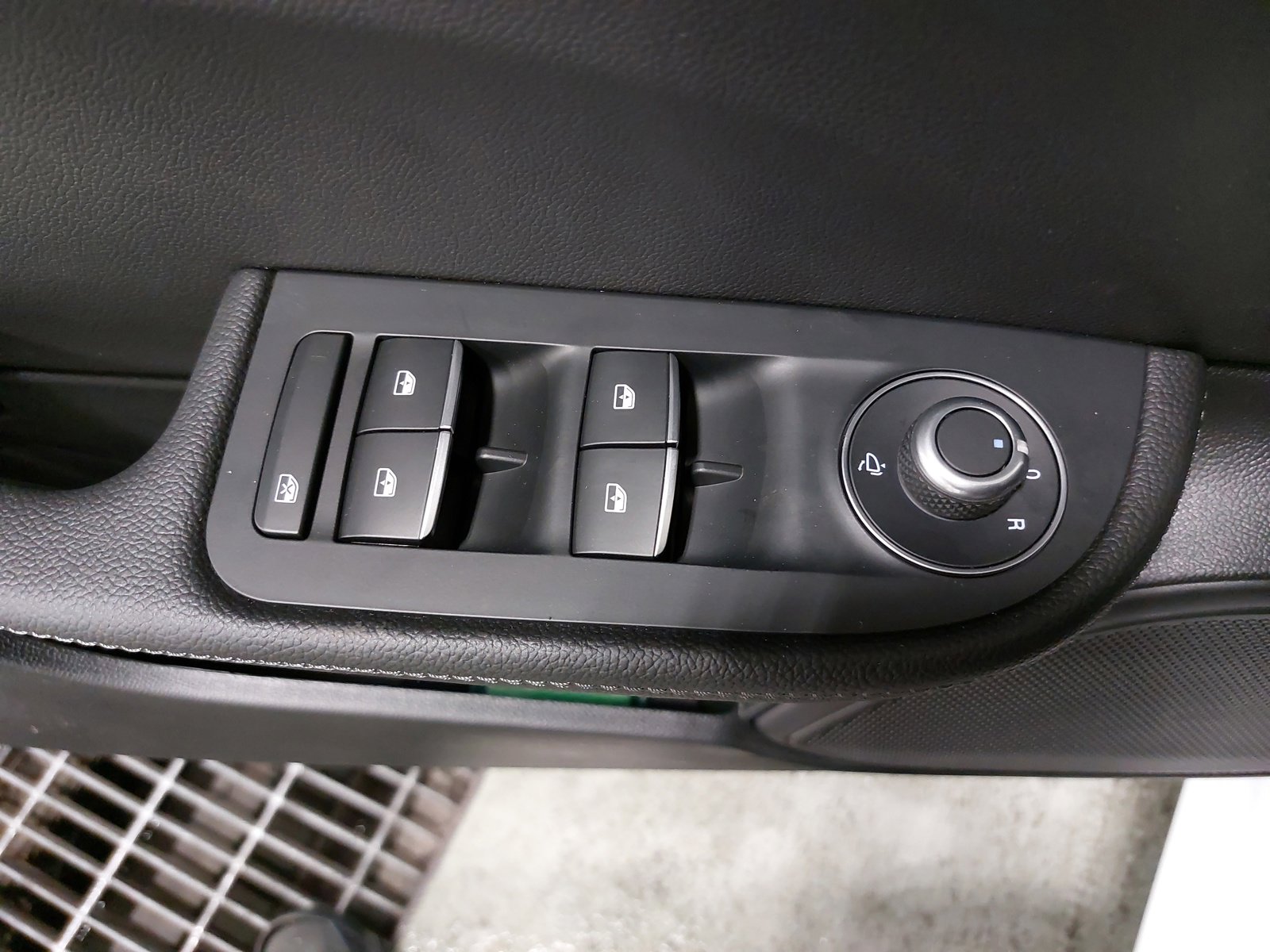 New 2025 Alfa Romeo Giulia AWD w/ Veloce Package AWD image 30