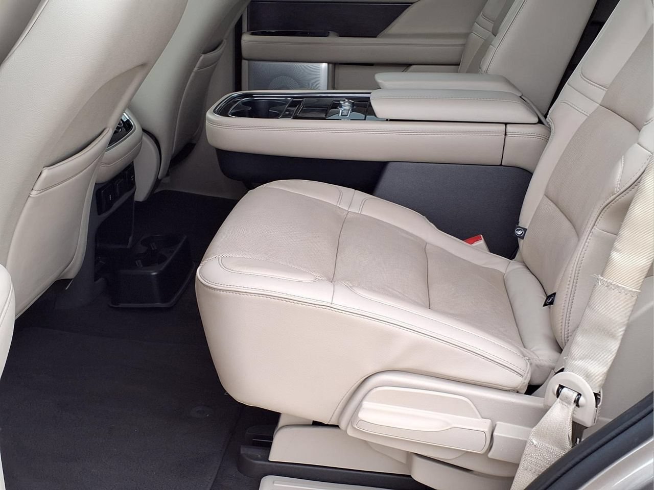 Used 2019 Lincoln Navigator Reserve AWD/4WD image 12
