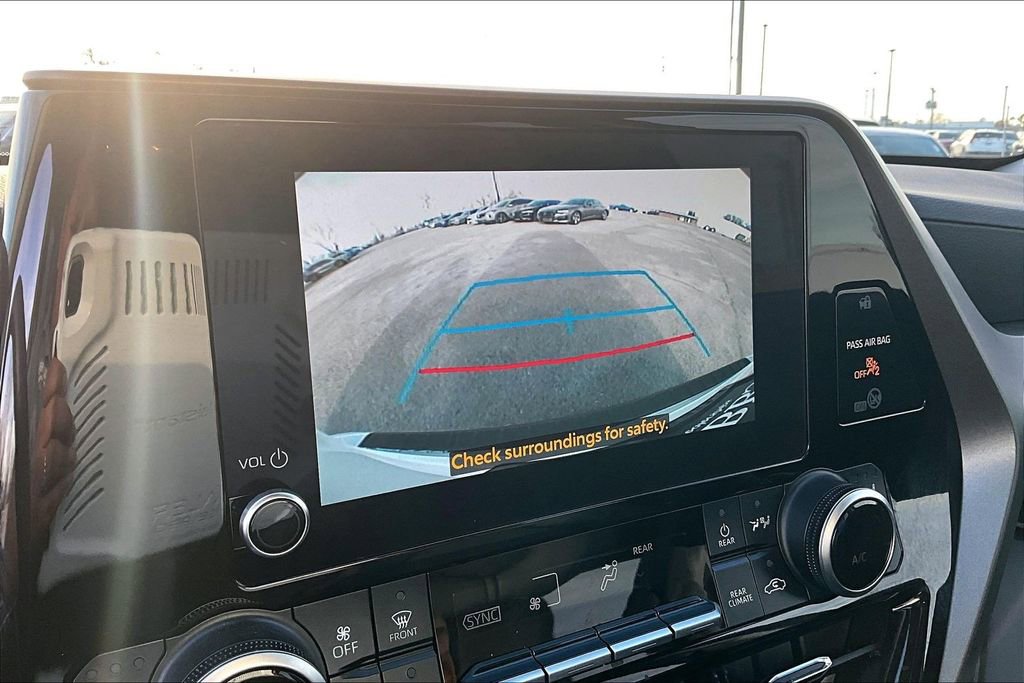 Used 2024 Toyota Highlander LE image 31