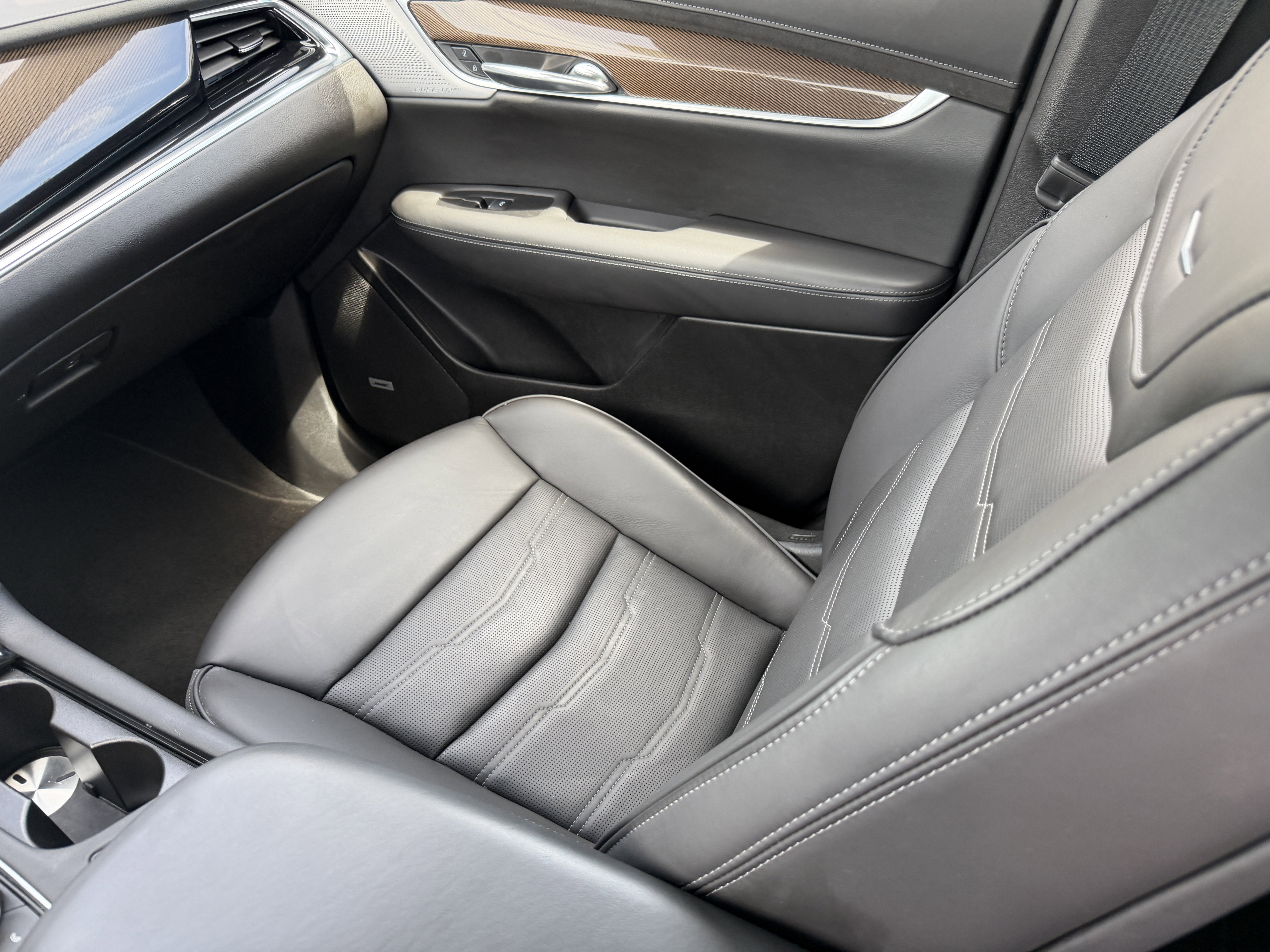 Certified 2025 Cadillac XT6 Sport w/ Platinum Package image 16