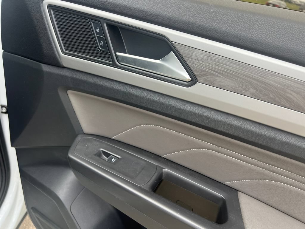 Used 2023 Volkswagen Atlas Cross Sport SE AWD/4WD image 36