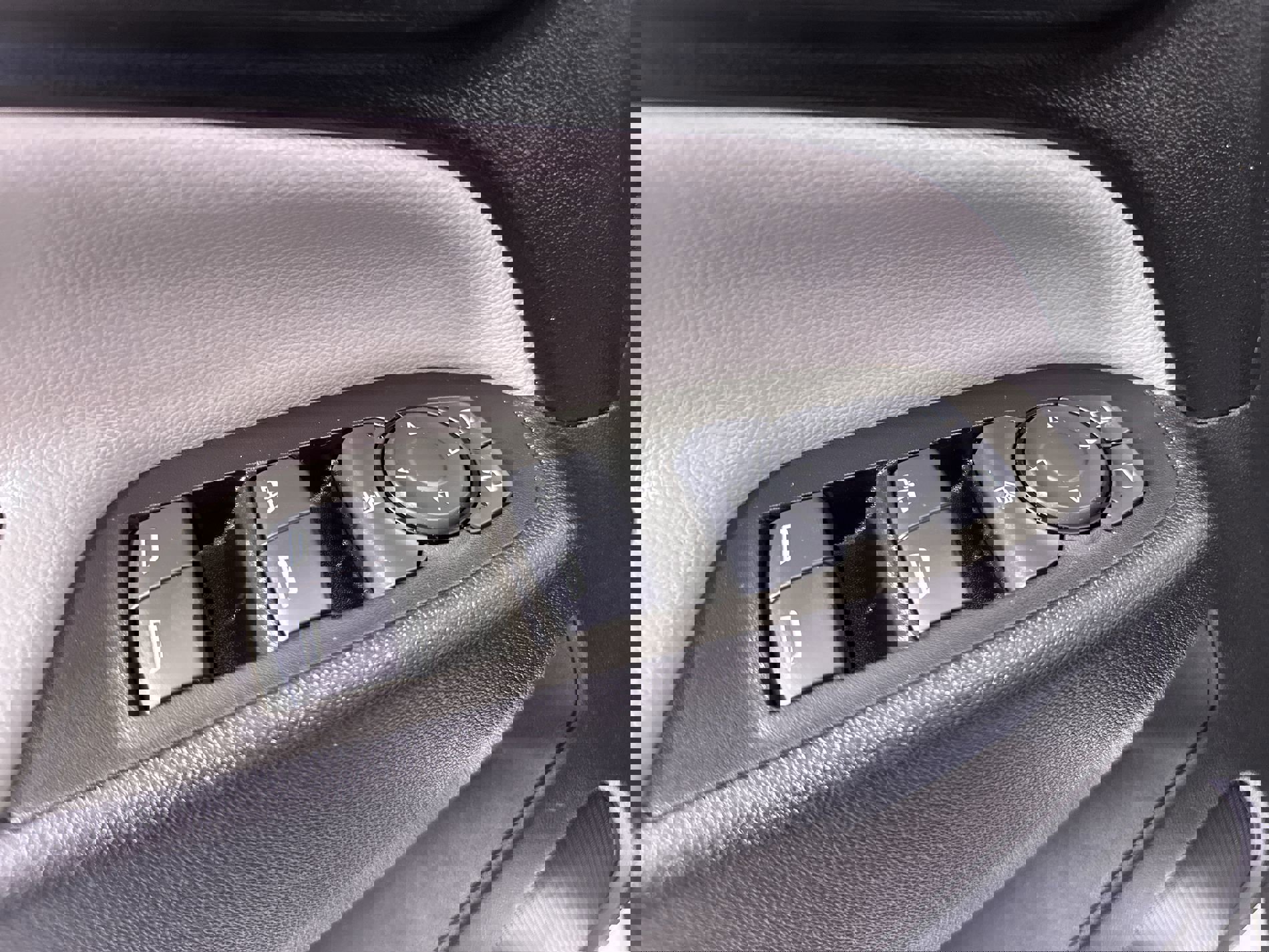 Used 2023 Chevrolet Equinox LT image 60