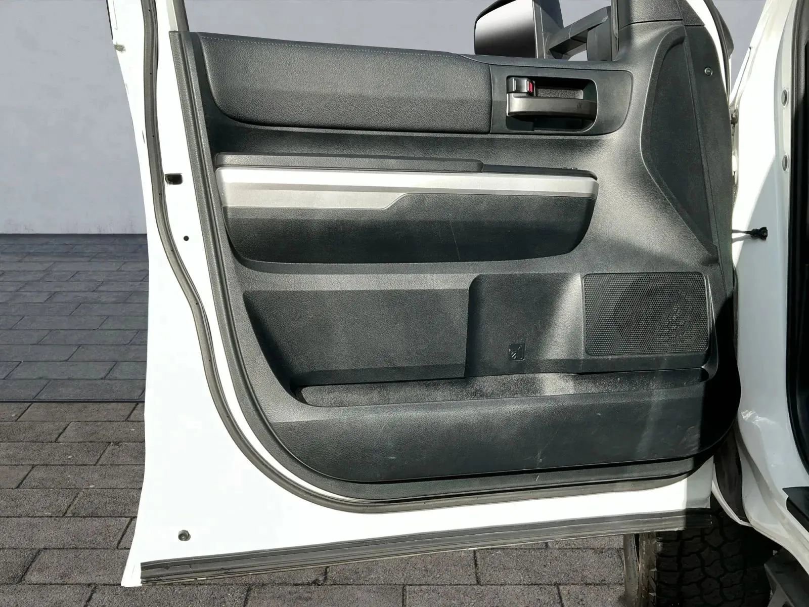 Used 2017 Toyota Tundra SR5 image 8