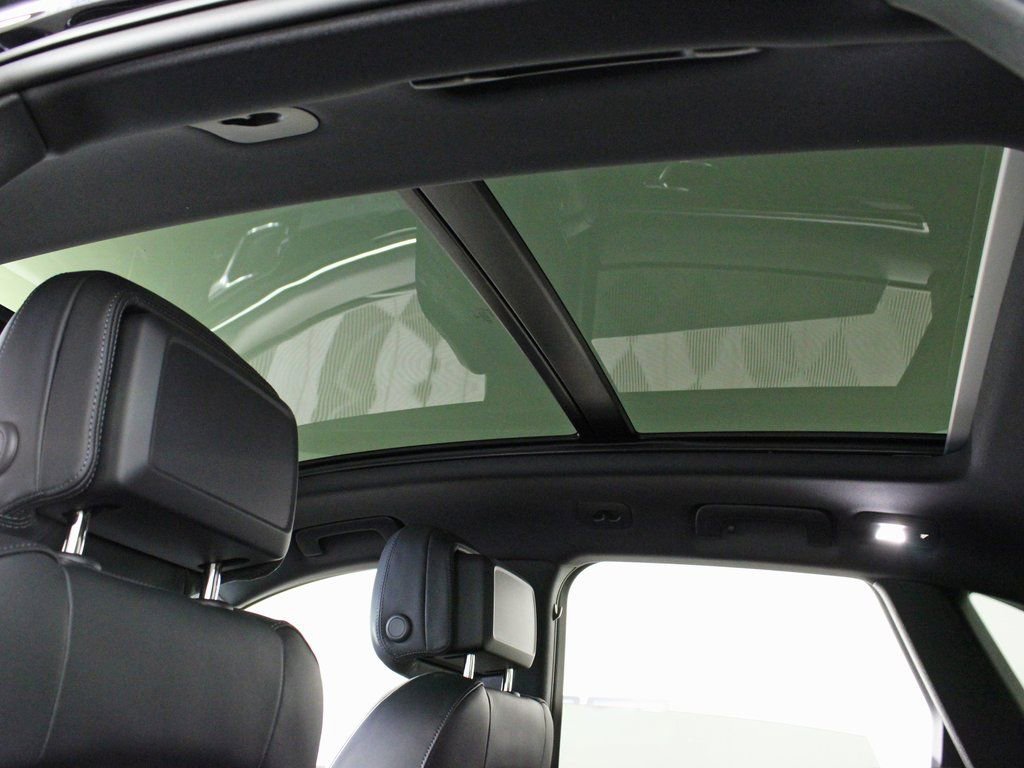 Certified 2025 Porsche Macan image 18