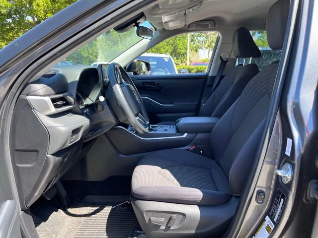 Used 2022 Toyota Highlander LE image 6