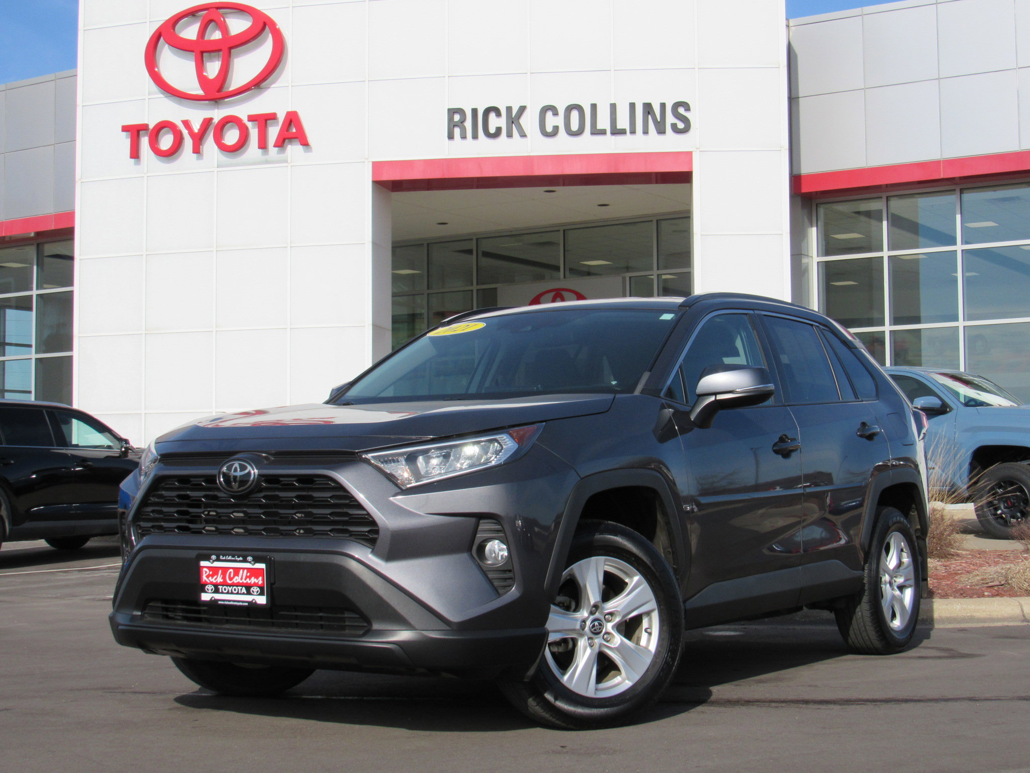 Used 2021 Toyota RAV4 XLE w/ XLE Grade Weather Package image 1