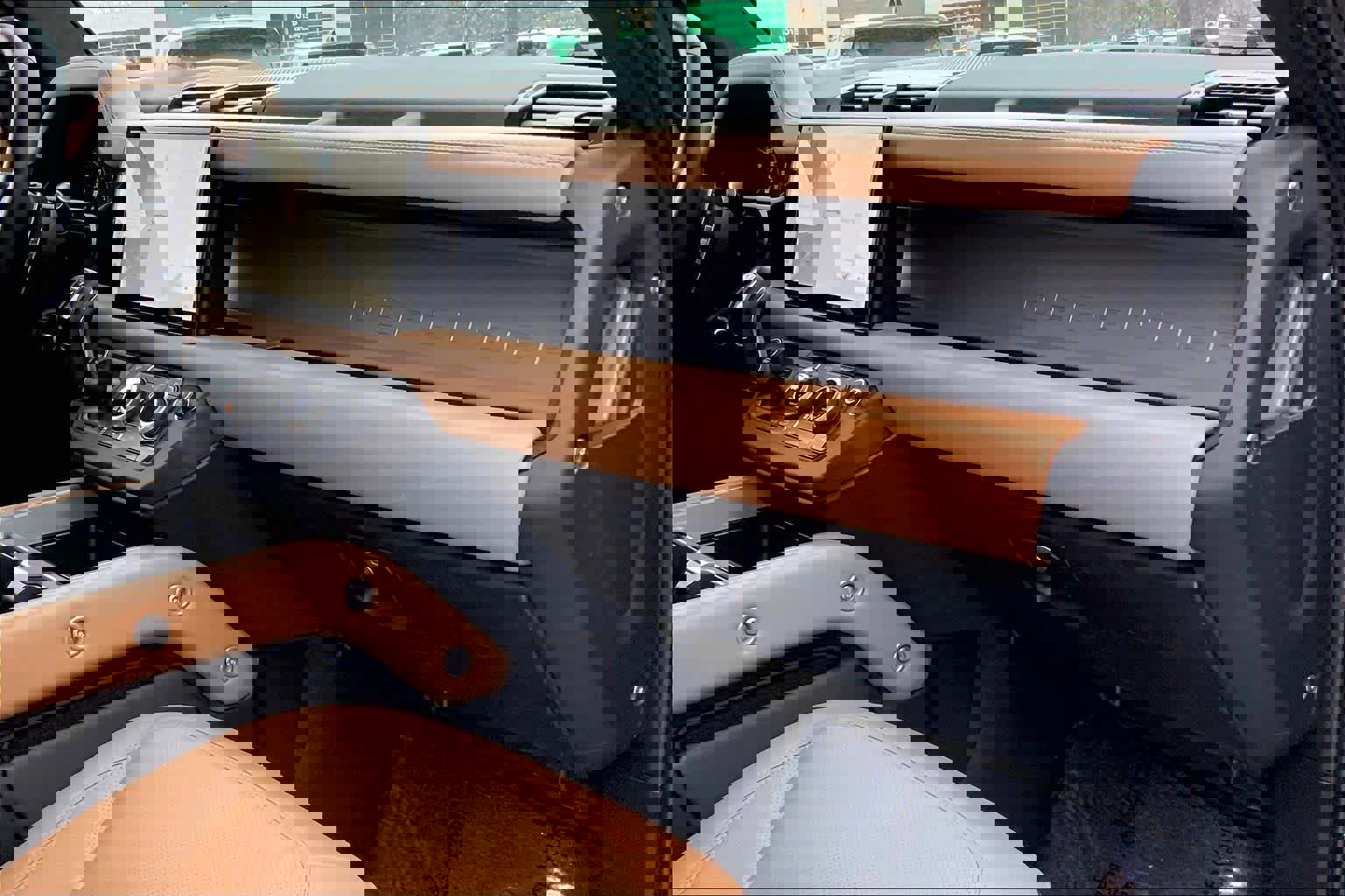 Used 2025 Land Rover Defender 130 V8 image 17