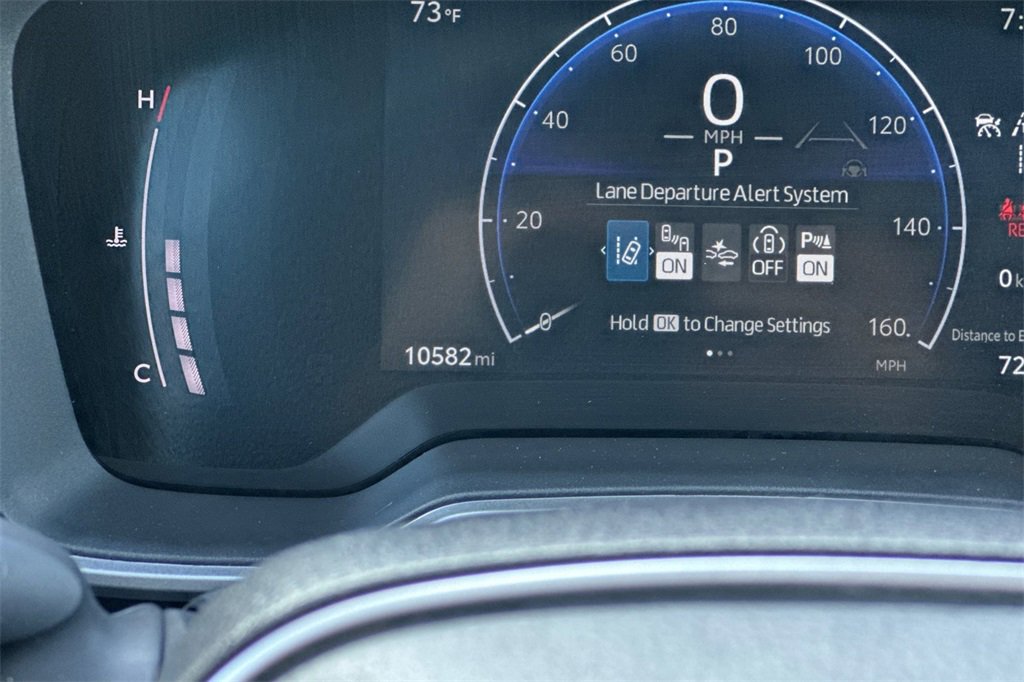 Used 2023 Toyota Corolla Cross XLE image 31