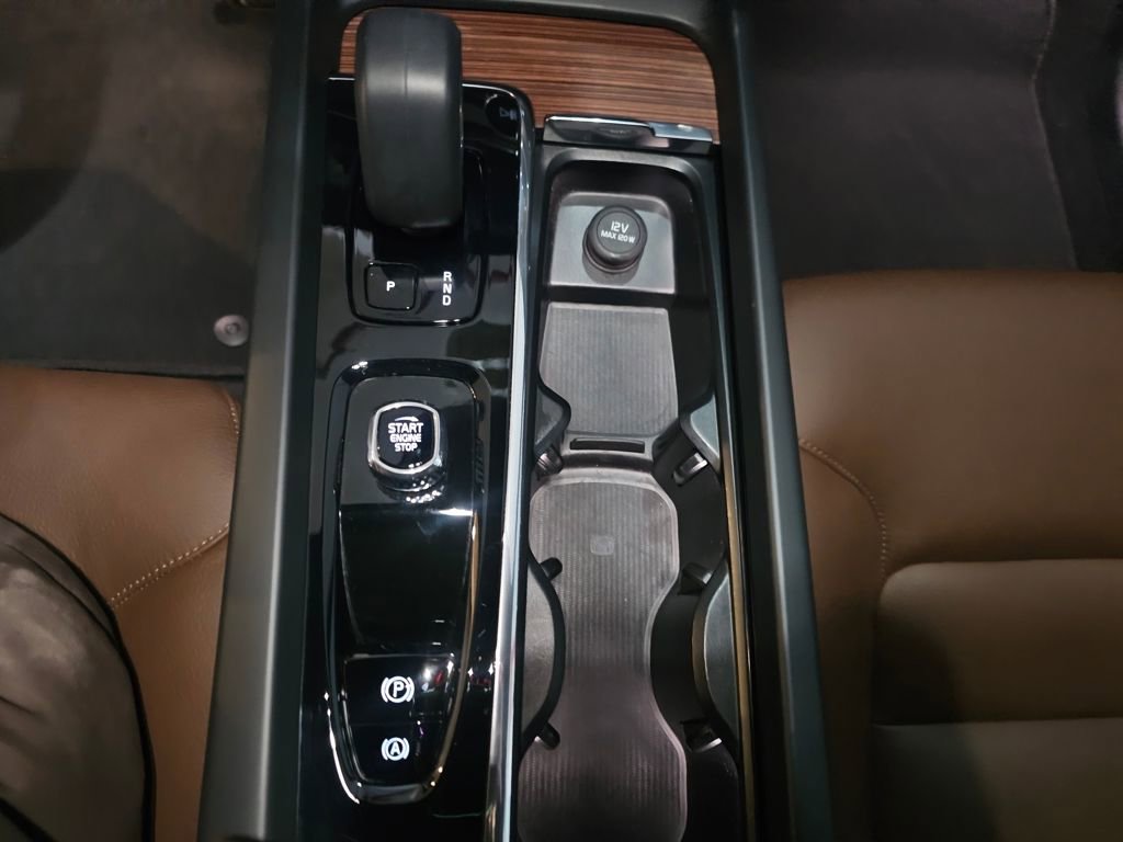 Certified 2023 Volvo XC60 B5 Plus w/ Climate Package image 25