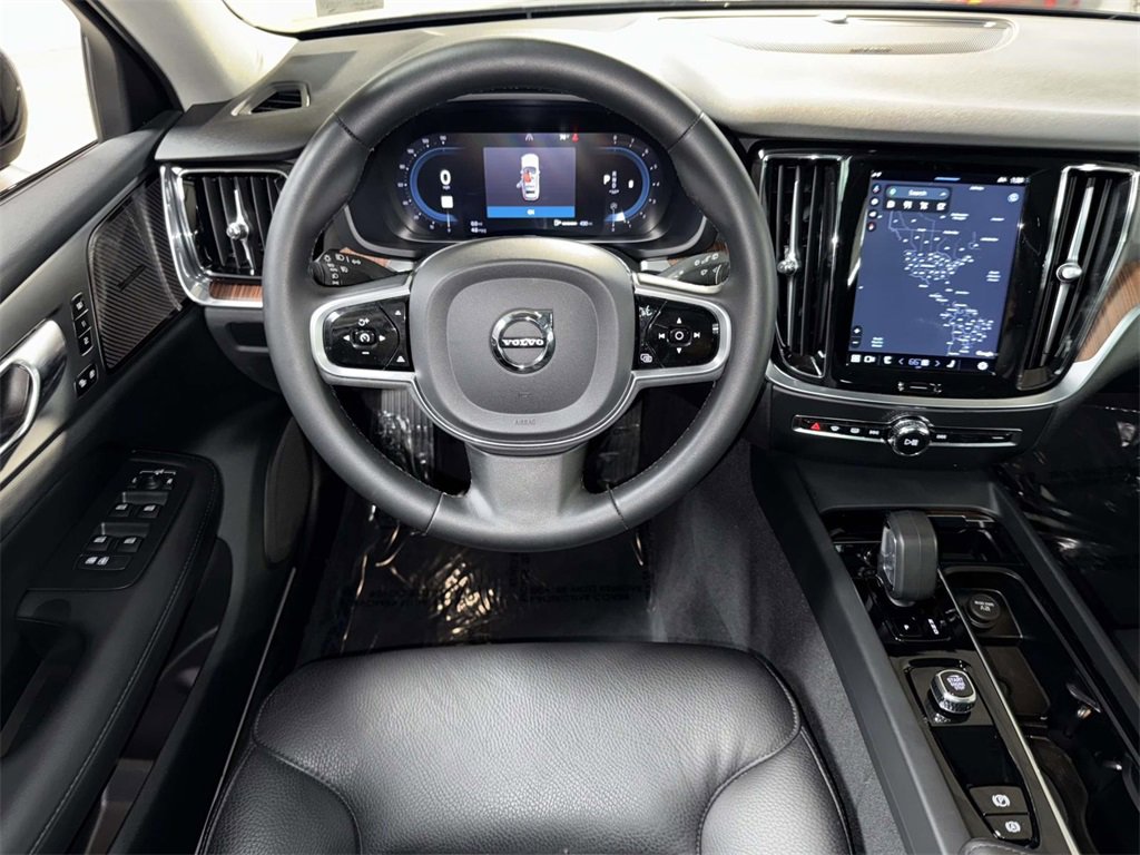 Used 2023 Volvo V60 B5 Cross Country Plus w/ Climate Package image 4