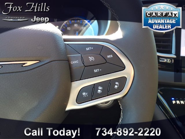 Used 2027 Chrysler Pacifica Select FWD image 19