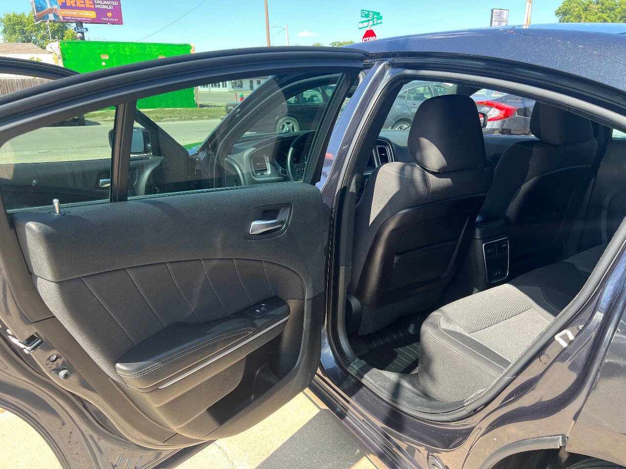 Used 2019 Dodge Charger SXT image 15