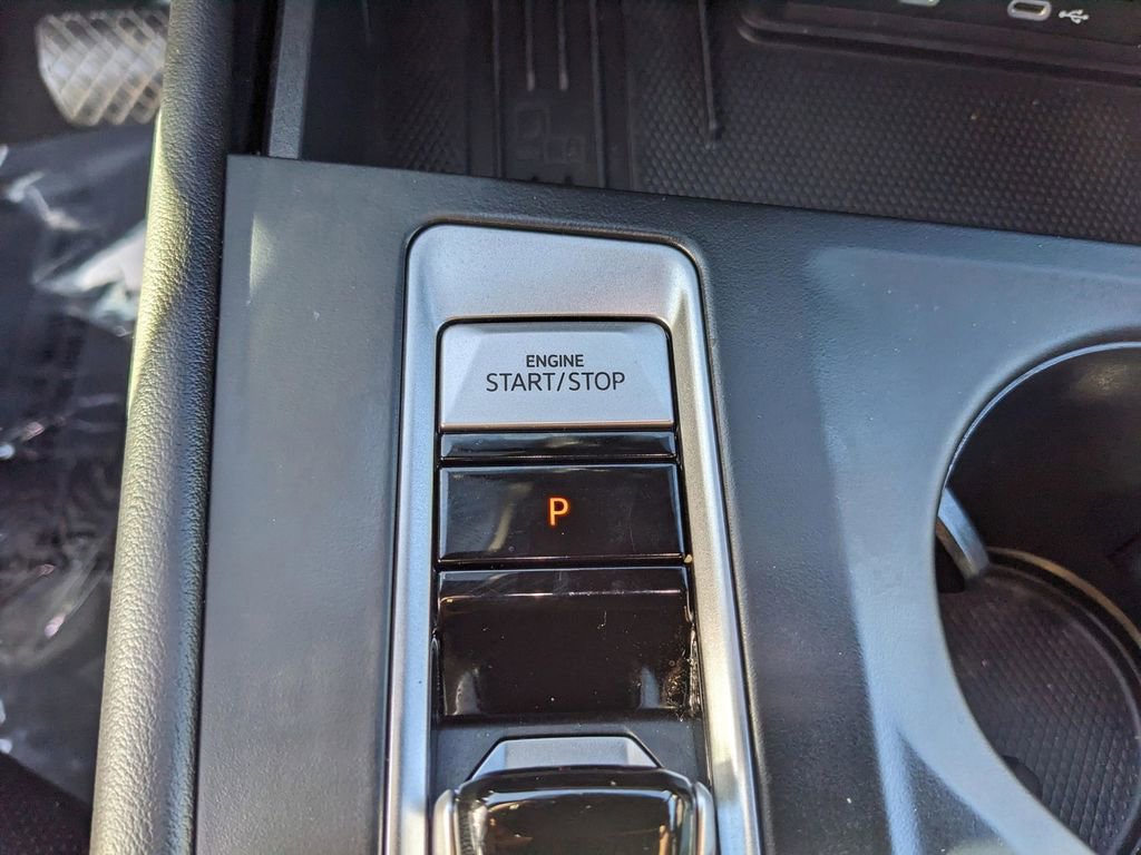 Certified 2025 Volkswagen Atlas Cross Sport SE FWD image 24