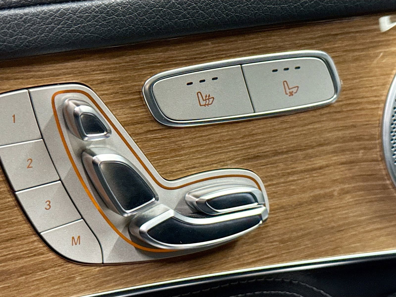 Used 2018 Mercedes-Benz GLC 300 4MATIC image 22