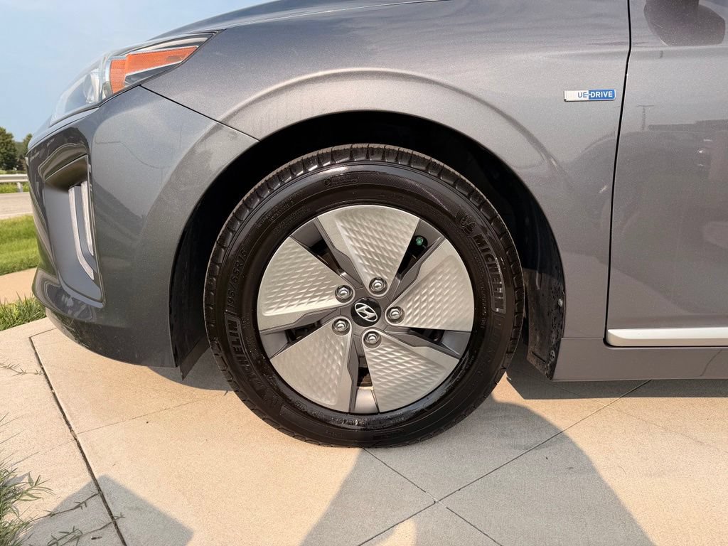 Used 2020 Hyundai Ioniq SE FWD image 14