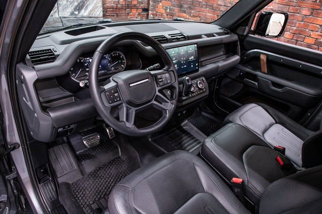 Used 2023 Land Rover Defender 90 X image 2