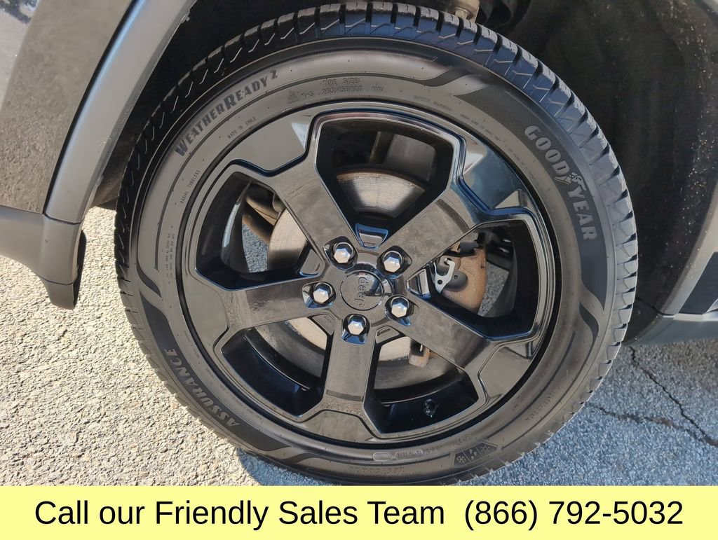 Used 2020 Jeep Grand Cherokee Laredo image 27