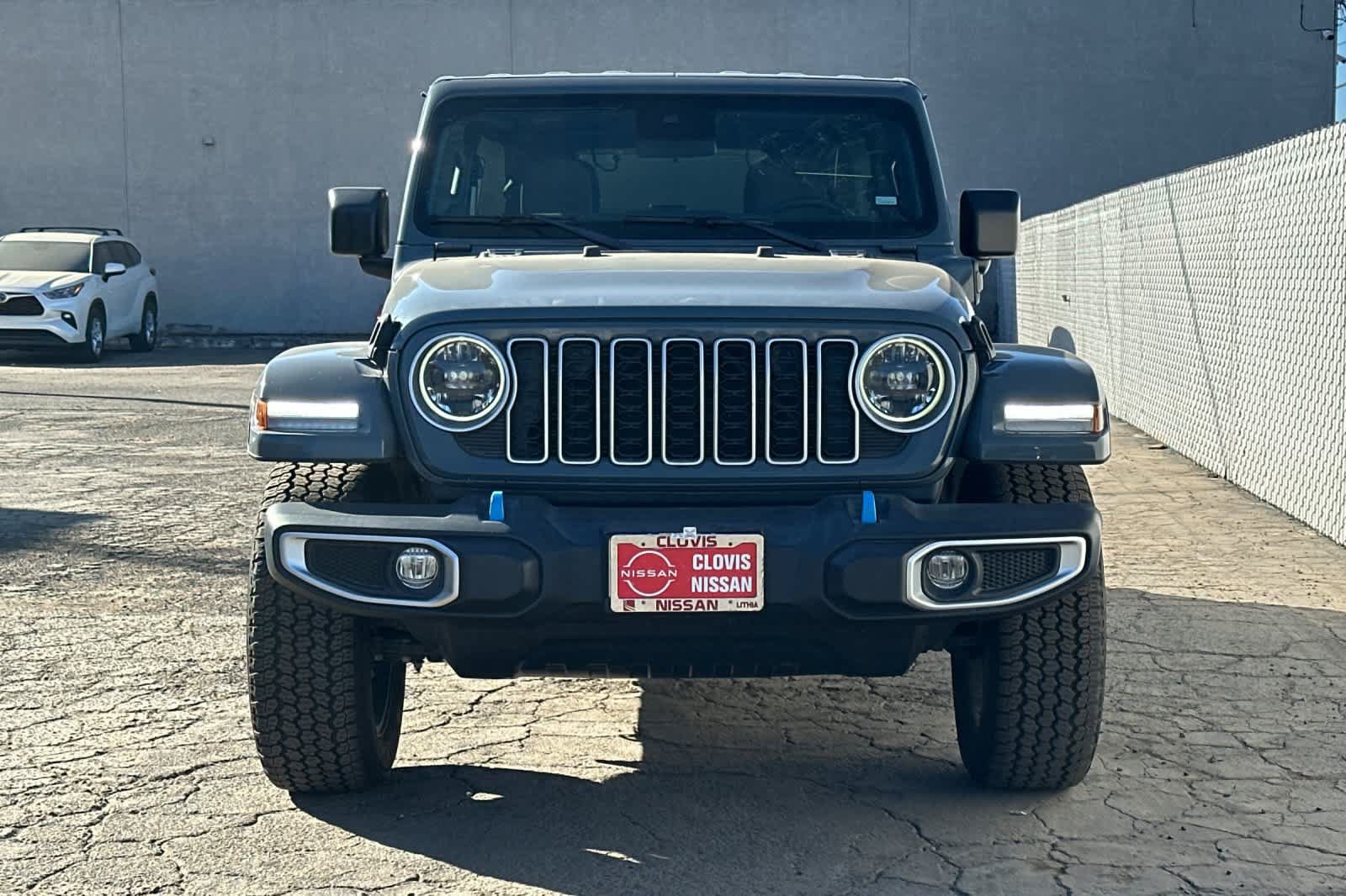 Used 2024 Jeep Wrangler Unlimited Sahara AWD/4WD image 11