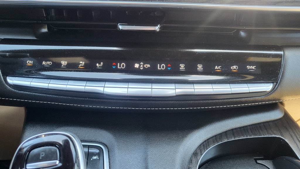 Used 2021 Cadillac Escalade Premium Luxury AWD/4WD image 39