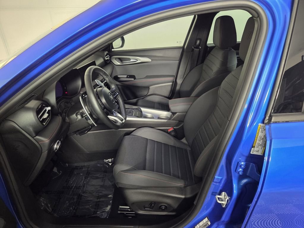 Certified 2025 Dodge Hornet R/T w/ Tech Pack image 11