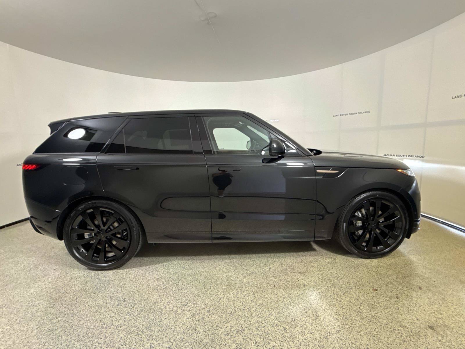 New 2026 Land Rover Range Rover Sport Dynamic SE AWD/4WD image 6