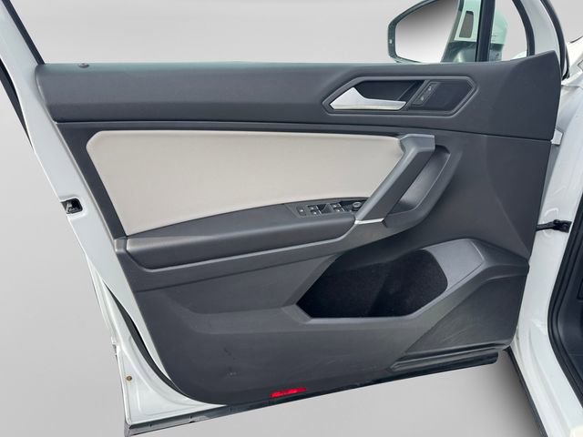 Used 2020 Volkswagen Tiguan SE w/ Panoramic Sunroof Package image 10