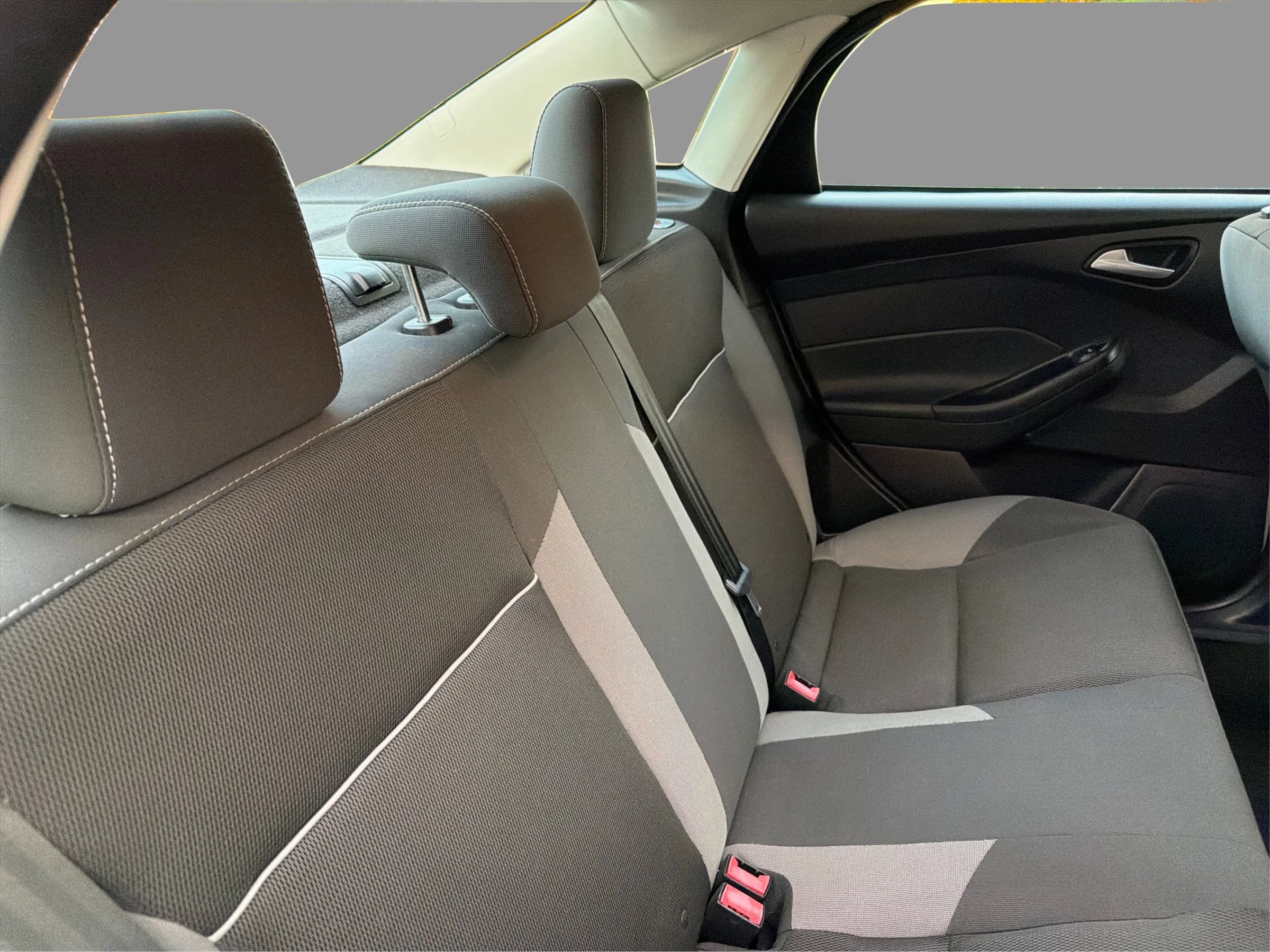 Used 2014 Ford Focus SE FWD image 26