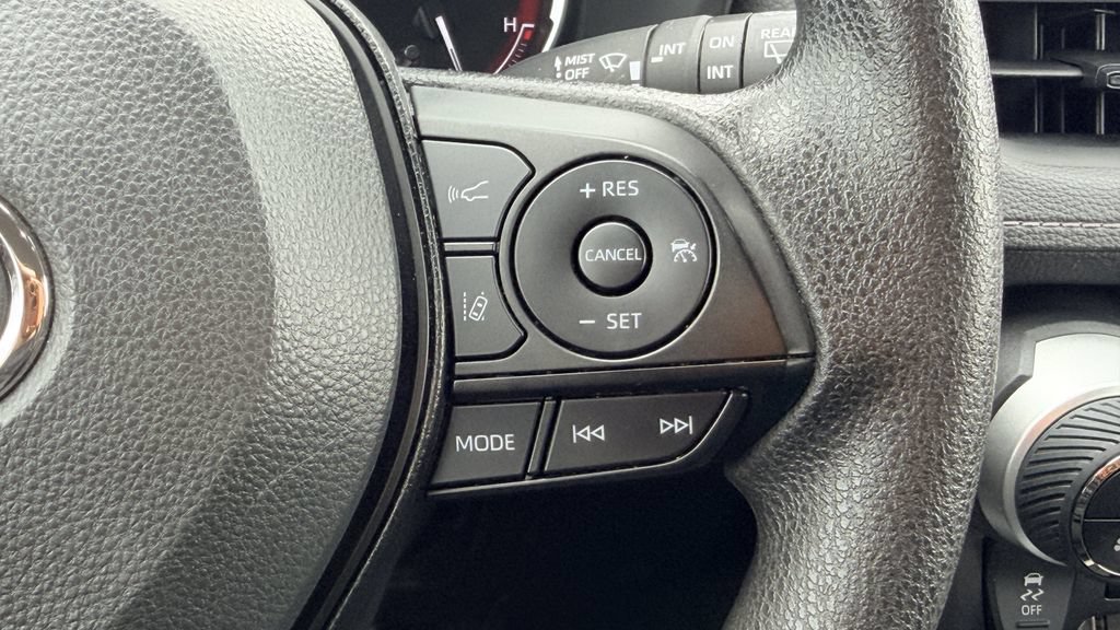 Used 2025 Toyota RAV4 XLE FWD image 20