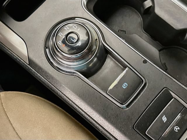 Used 2020 Ford Fusion SE FWD image 16