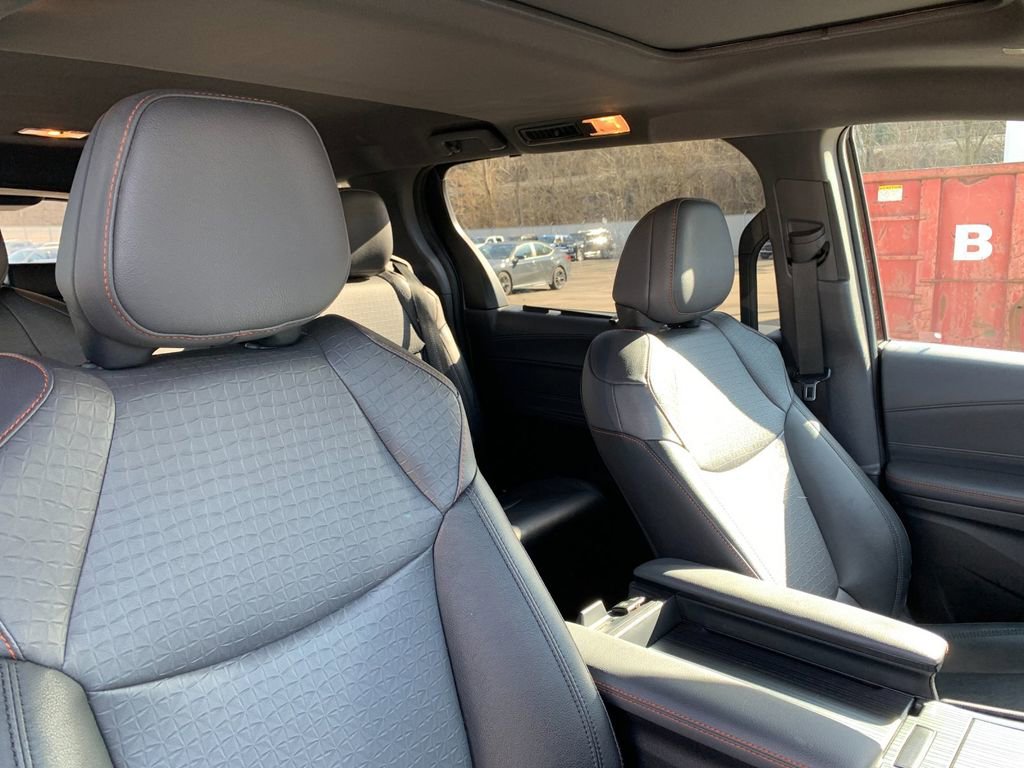 Used 2024 Toyota Sienna XSE w/ XSE Plus Package image 21