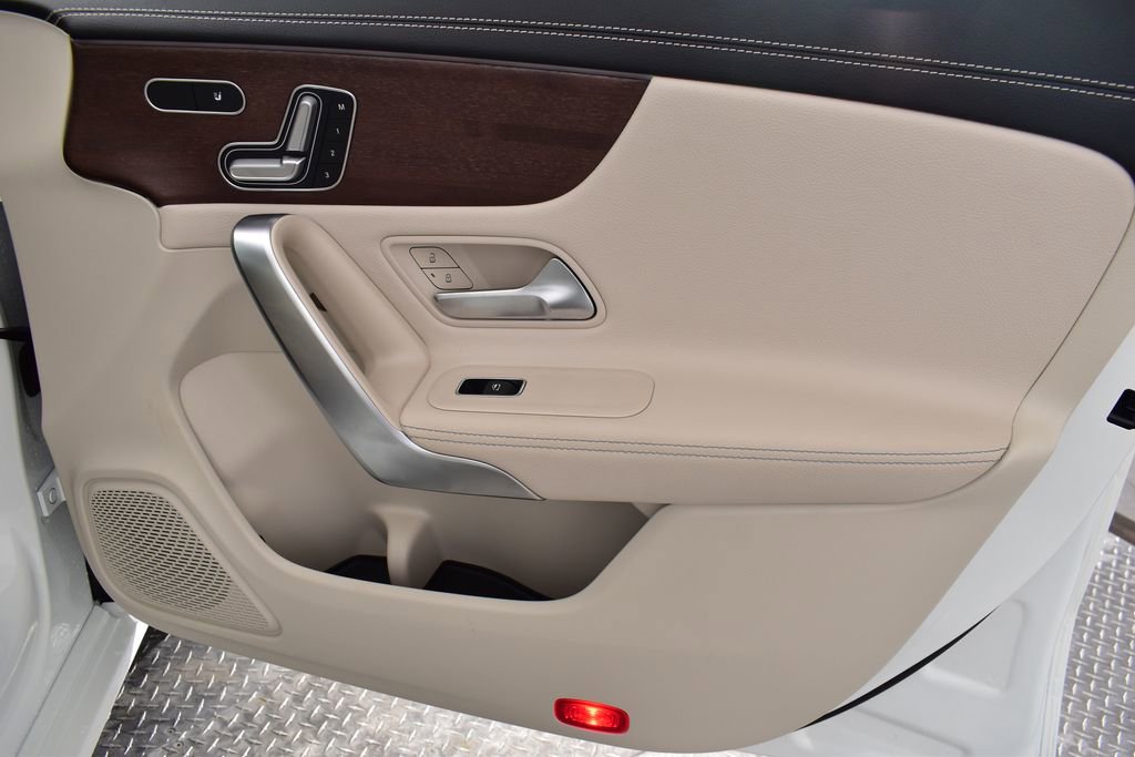 Used 2023 Mercedes-Benz CLA 250 4MATIC image 36