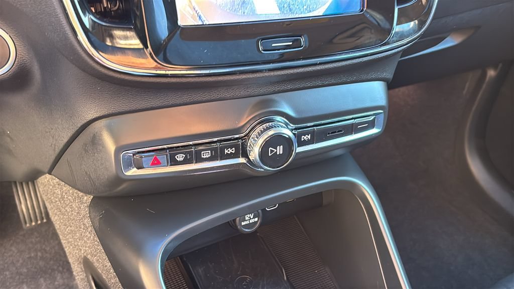 Used 2024 Volvo XC40 B5 Plus w/ Climate Package AWD/4WD image 21